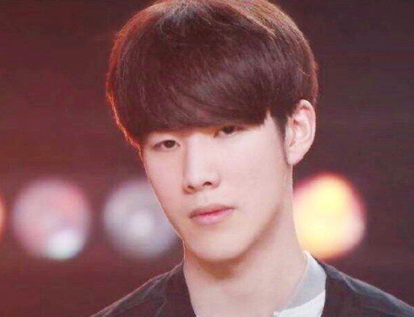 一颗中国心，100T华裔选手FBI队服印制中国国旗